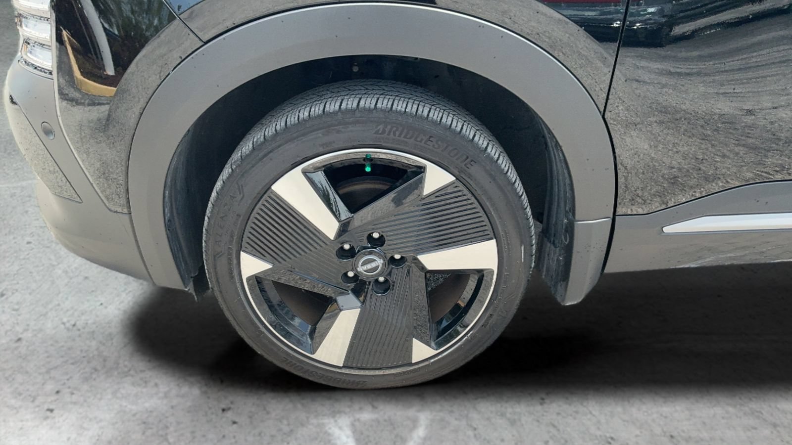 Certified 2025 Nissan Kicks SR FWD image 40
