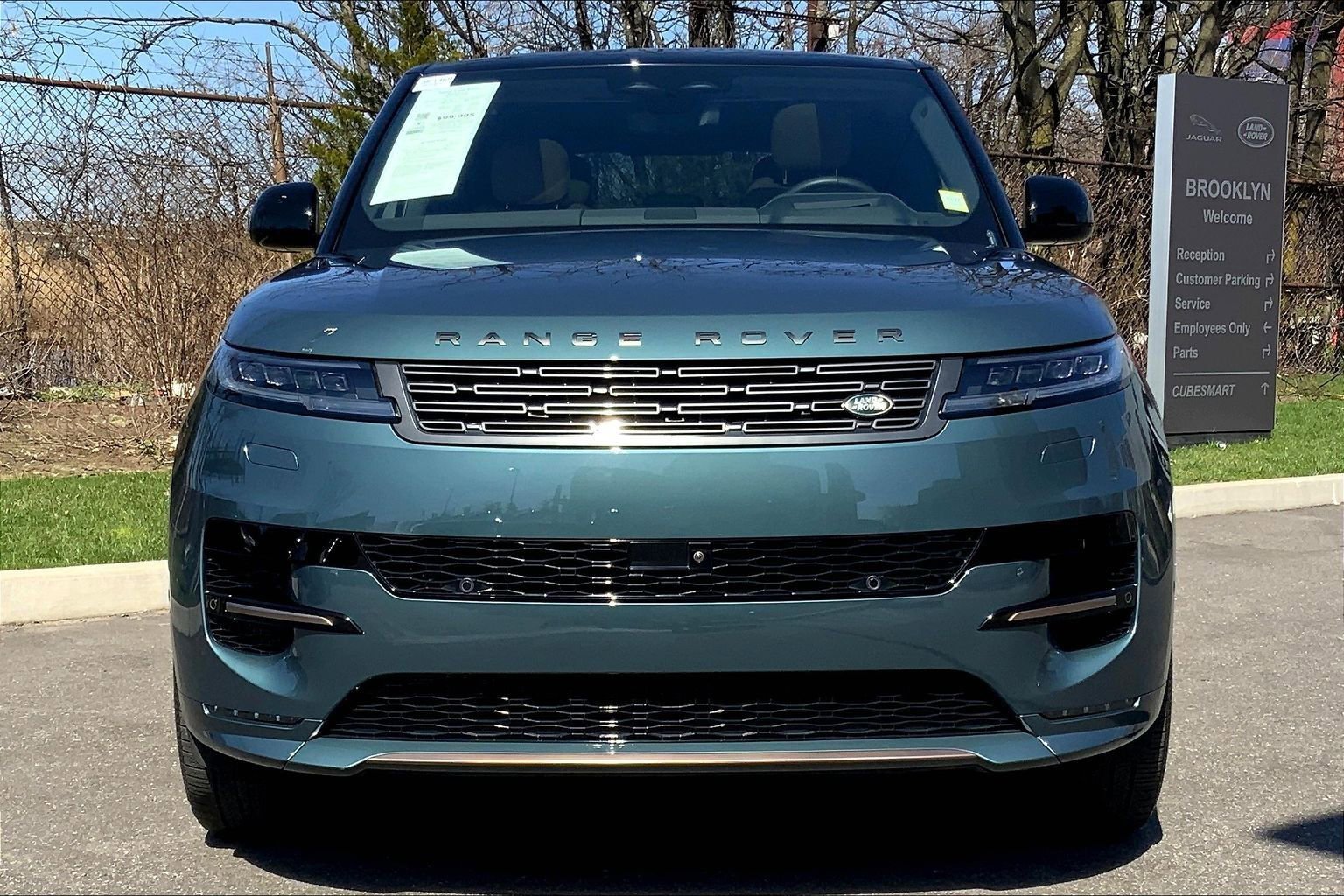 Used 2025 Land Rover Range Rover Sport Dynamic SE image 3