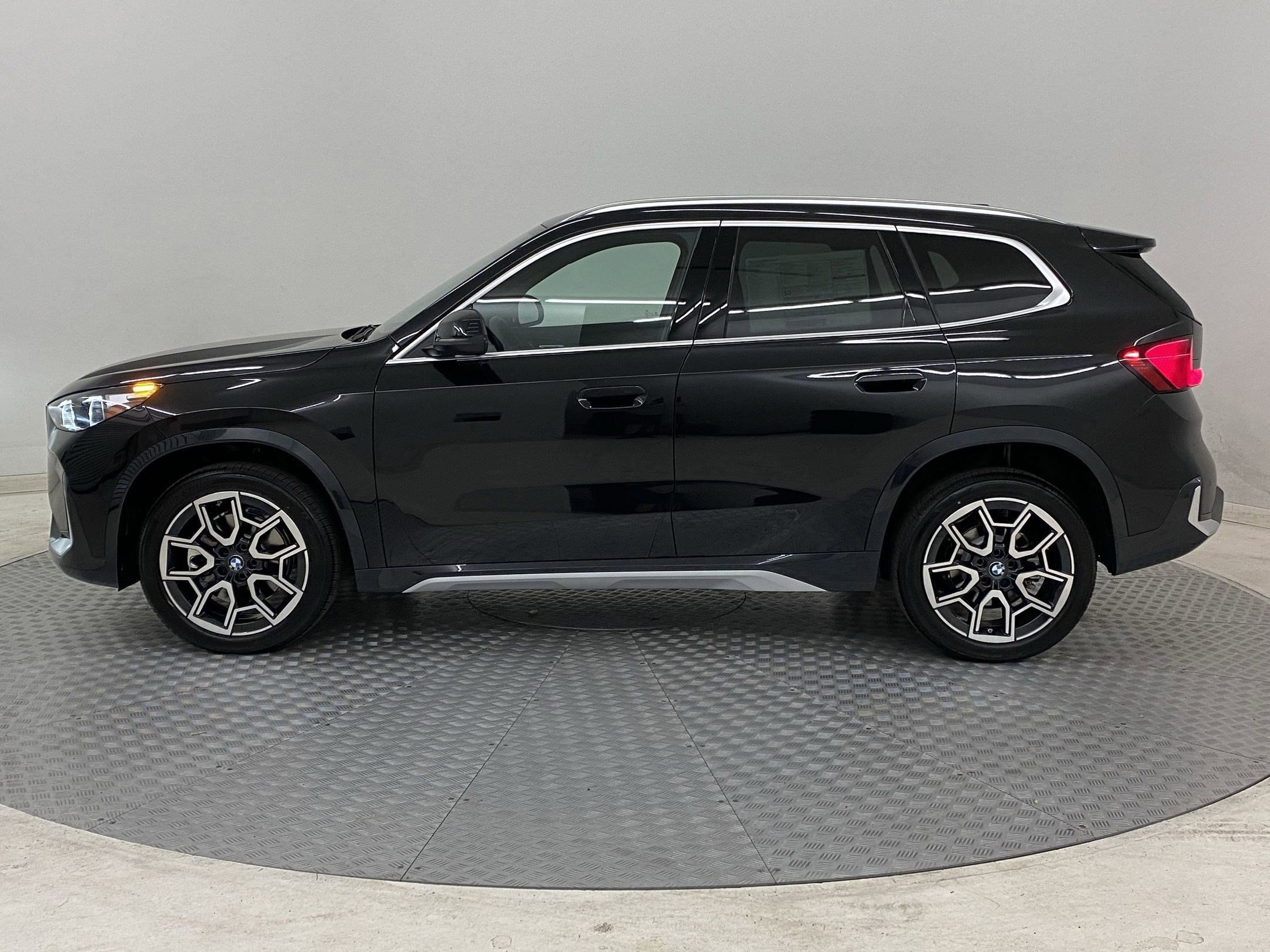 Used 2025 BMW X1 xDrive28i w/ Convenience Package image 2