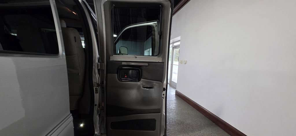 Used 2019 GMC Savana 2500 Extended w/ Enhanced Convenience Package image 25