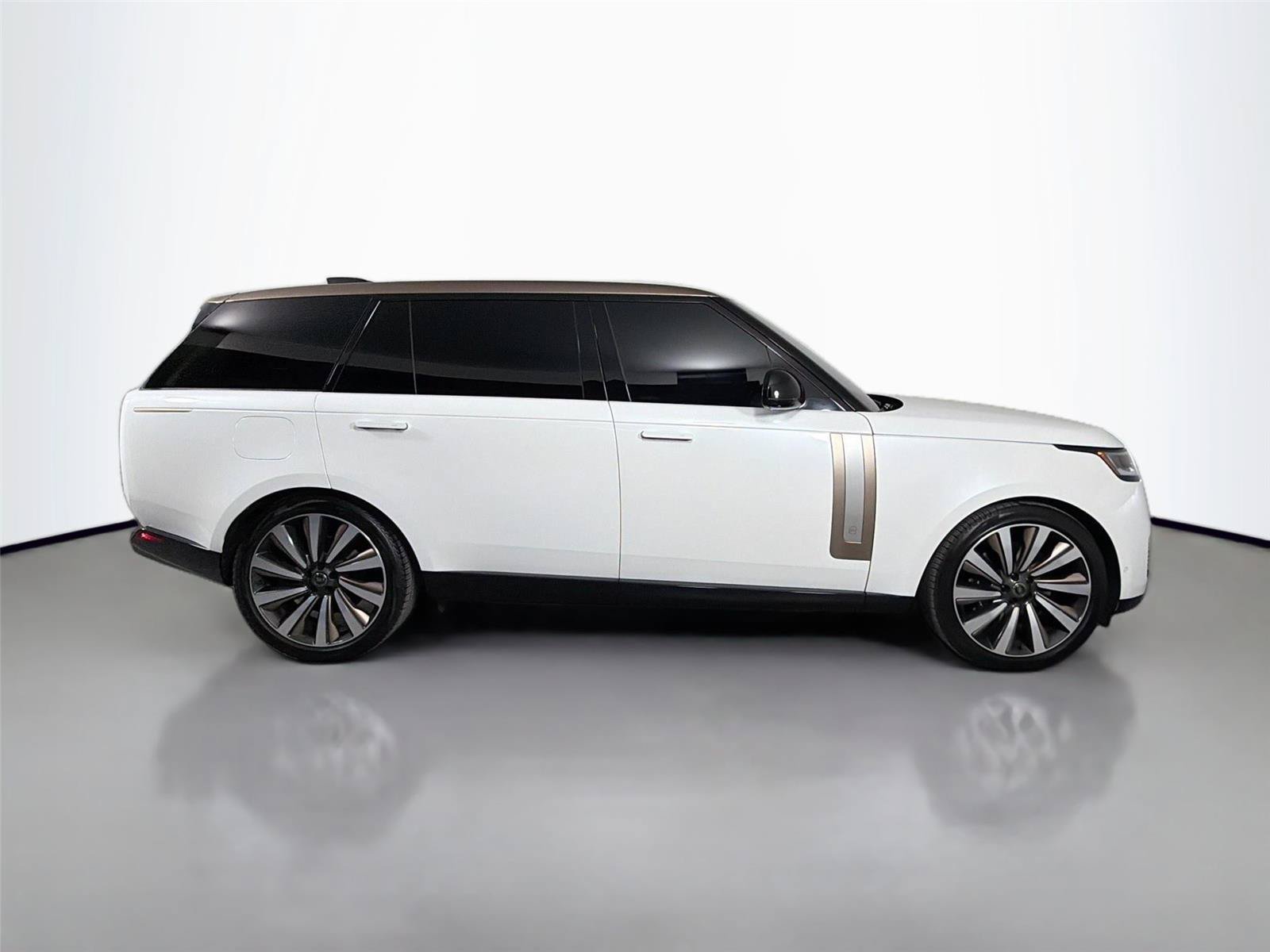 Certified 2022 Land Rover Range Rover SV AWD/4WD image 4
