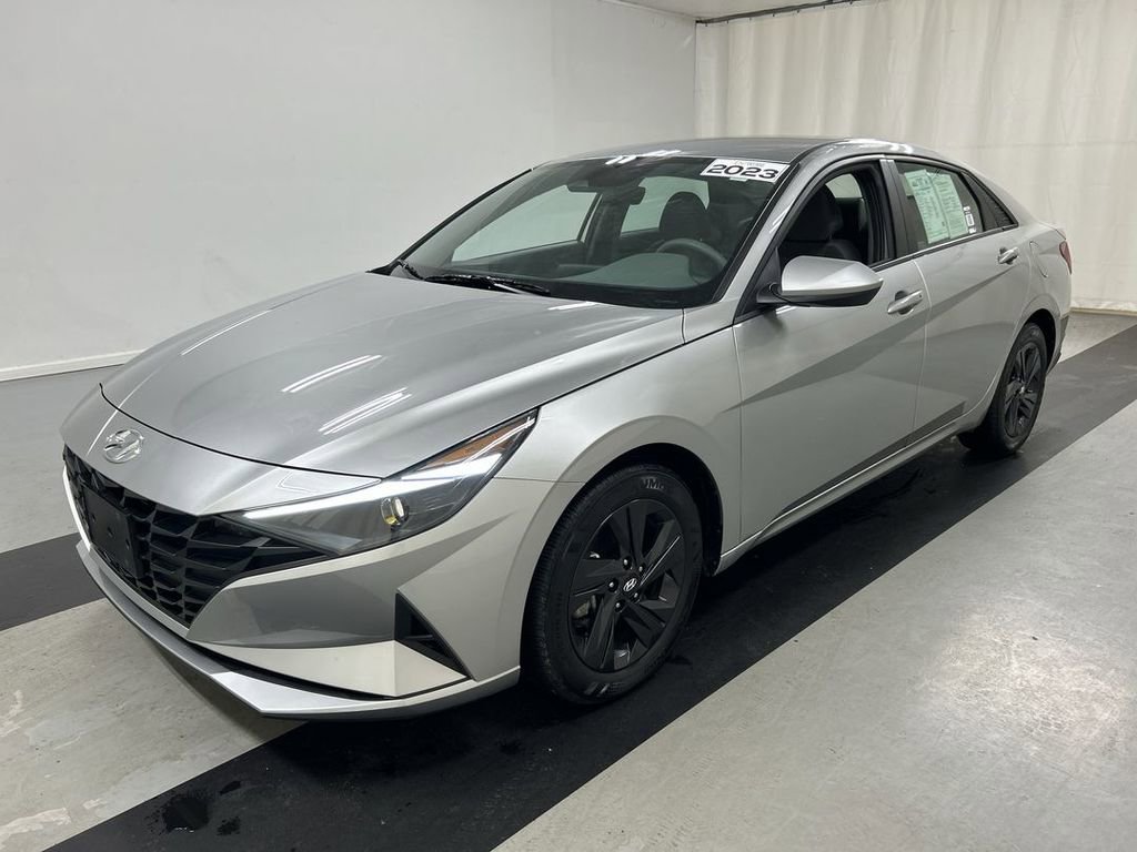 Used 2023 Hyundai Elantra SEL w/ Cargo Package FWD image 5