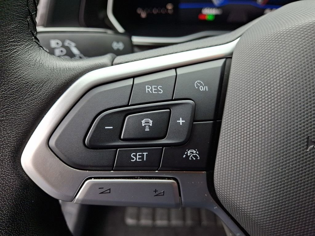 Certified 2022 Volkswagen Jetta SE w/ Panoramic Sunroof Package FWD image 21