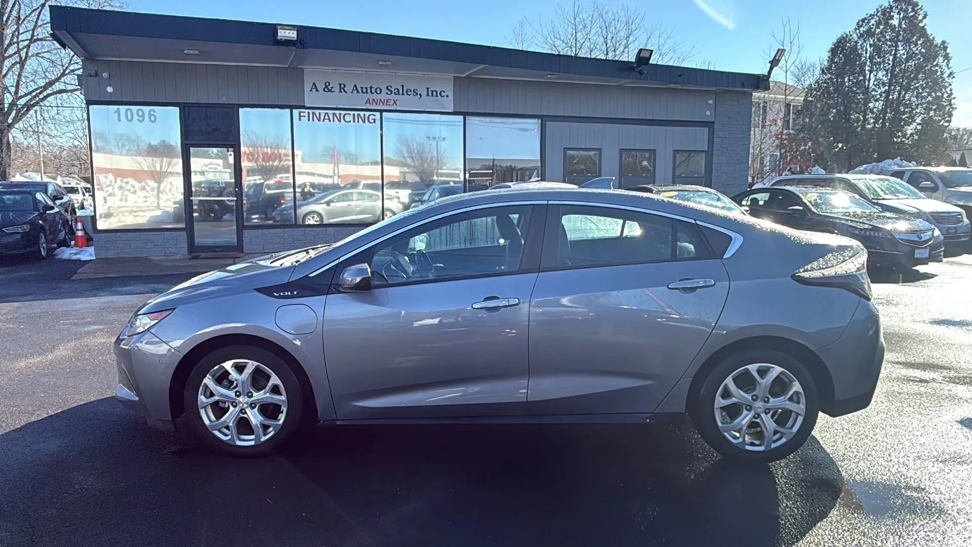 Used 2018 Chevrolet Volt Premier w/ Driver Confidence Package image 4