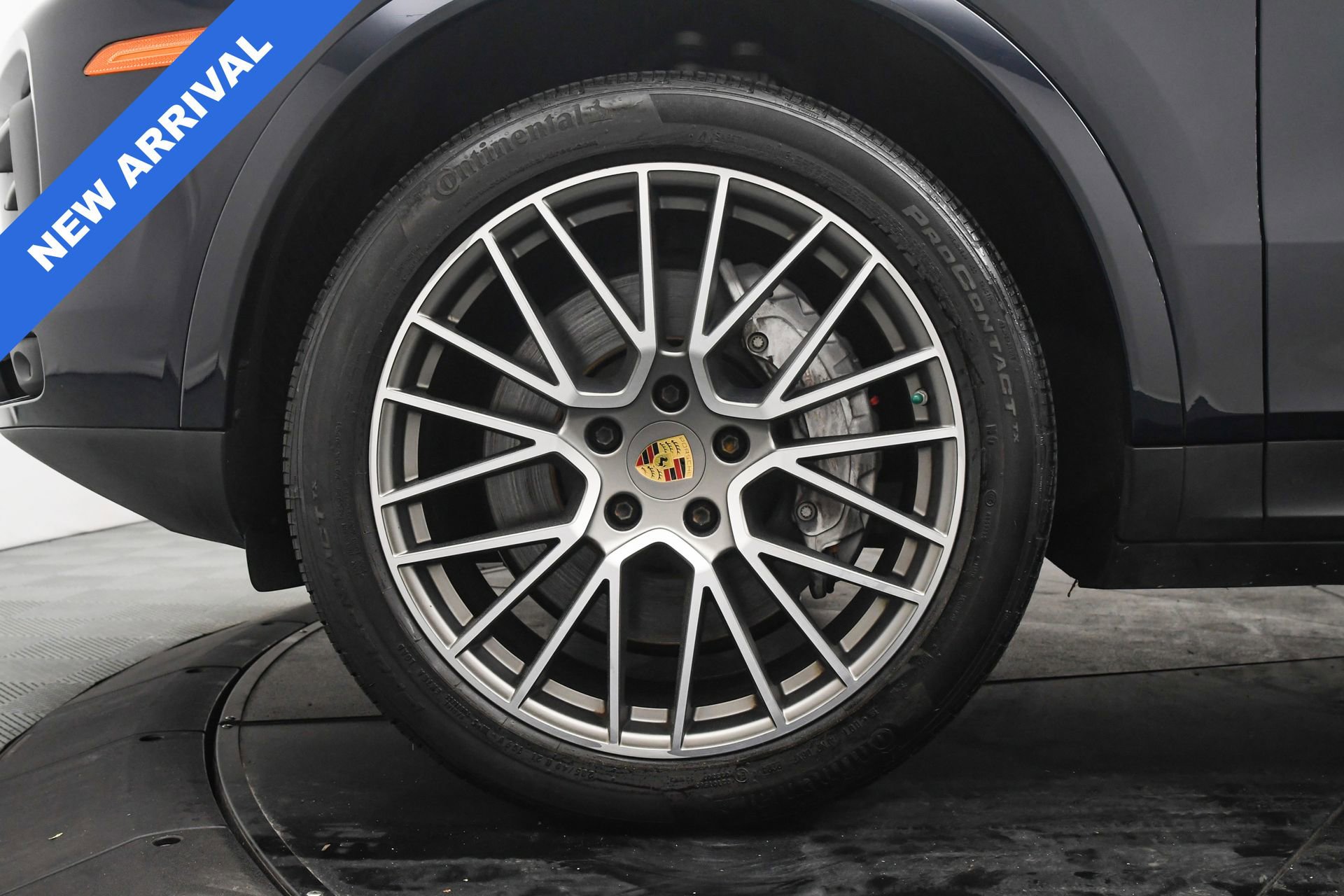 Used 2023 Porsche Cayenne Platinum Edition image 31