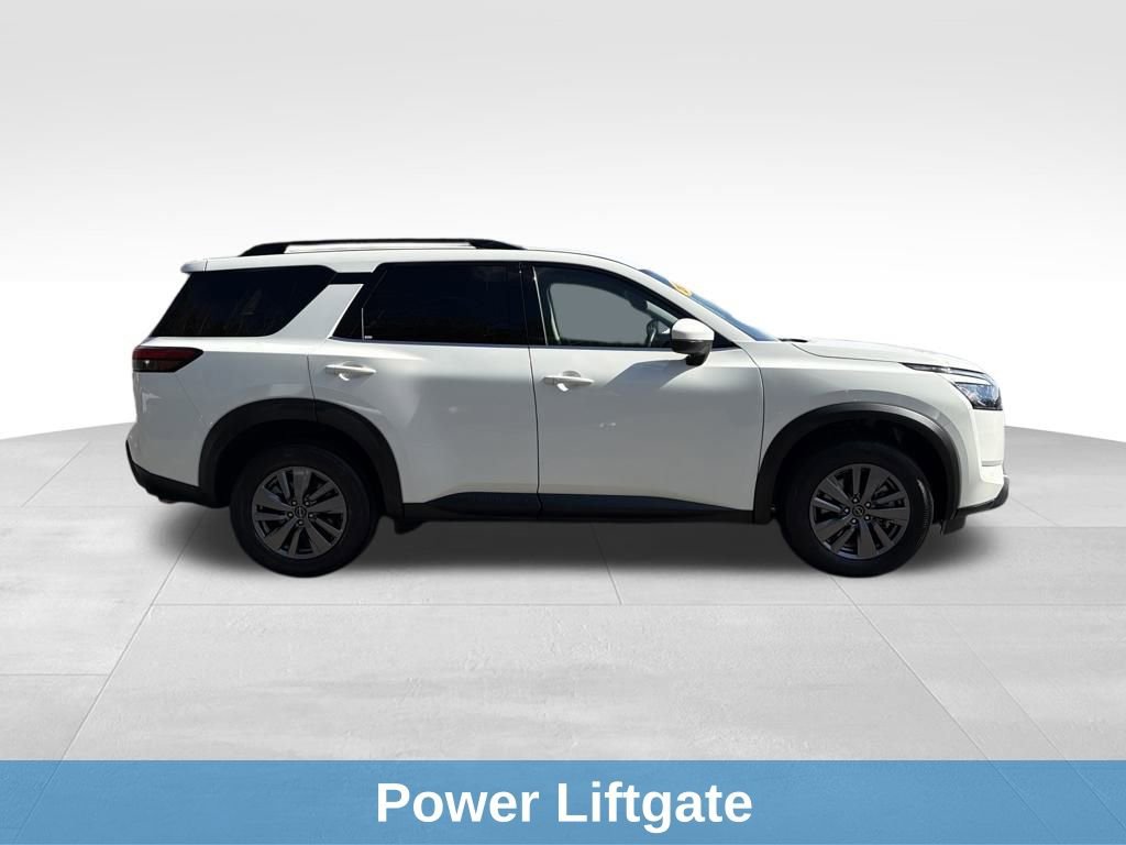 Used 2025 Nissan Pathfinder SV image 9