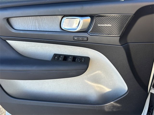 Used 2023 Volvo XC40 B5 Ultimate w/ Protection Package Premier image 22