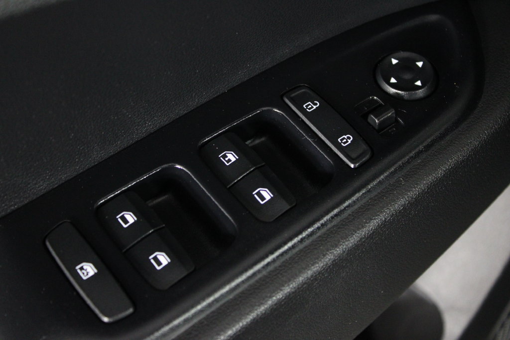Certified 2025 Hyundai Venue SE FWD image 23