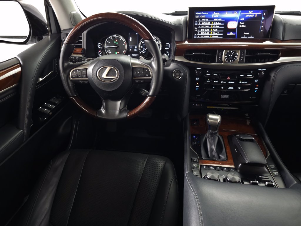 Used 2020 Lexus LX 570 4WD w/ Luxury Package image 19