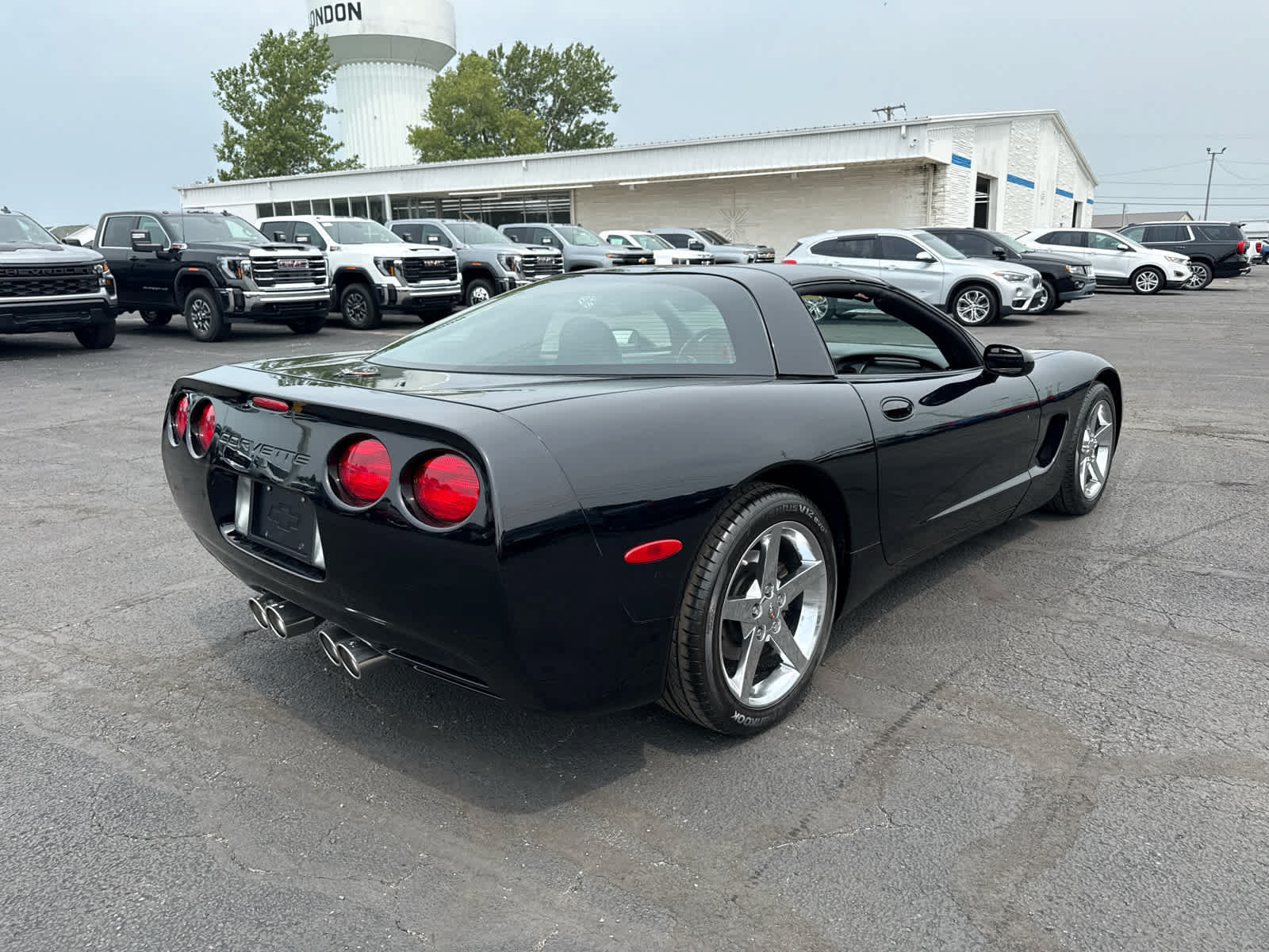 Used 2002 Chevrolet Corvette Coupe w/ Preferred Equipment Group1 RWD image 5