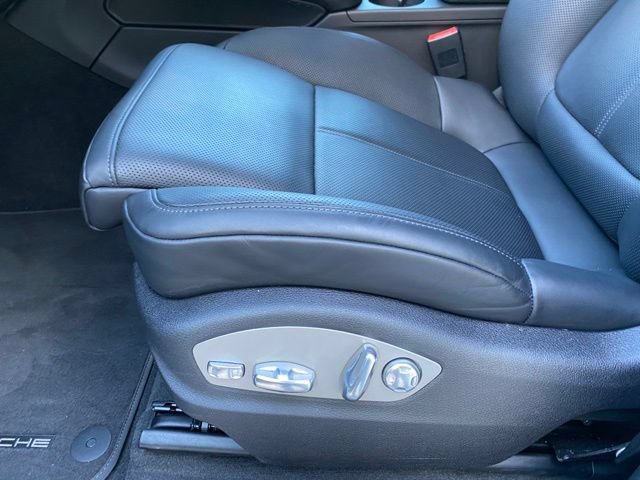 Certified 2025 Porsche Macan AWD/4WD image 21