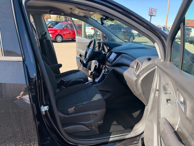 Used 2021 Chevrolet Trax LS w/ Tint and Cruise Package AWD/4WD image 12