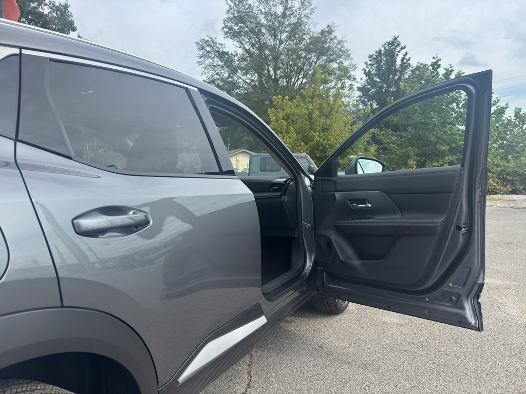 Used 2025 Nissan Kicks SR image 19