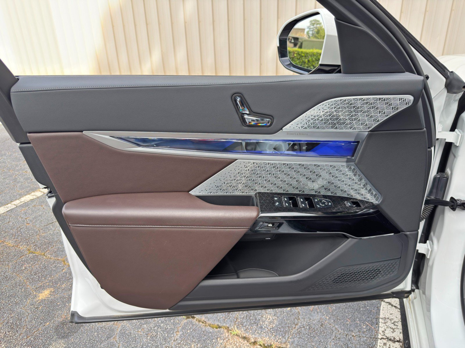 Used 2023 BMW i7 xDrive60 w/ Executive Package 2 AWD/4WD image 54