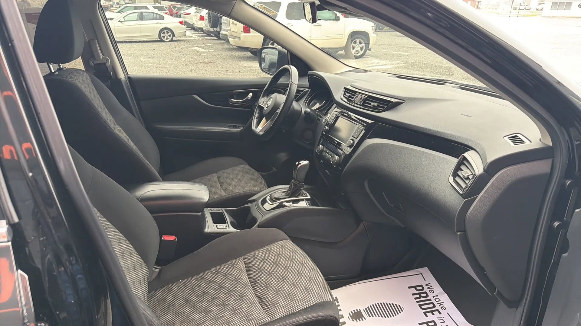 Used 2022 Nissan Rogue Sport SV image 12