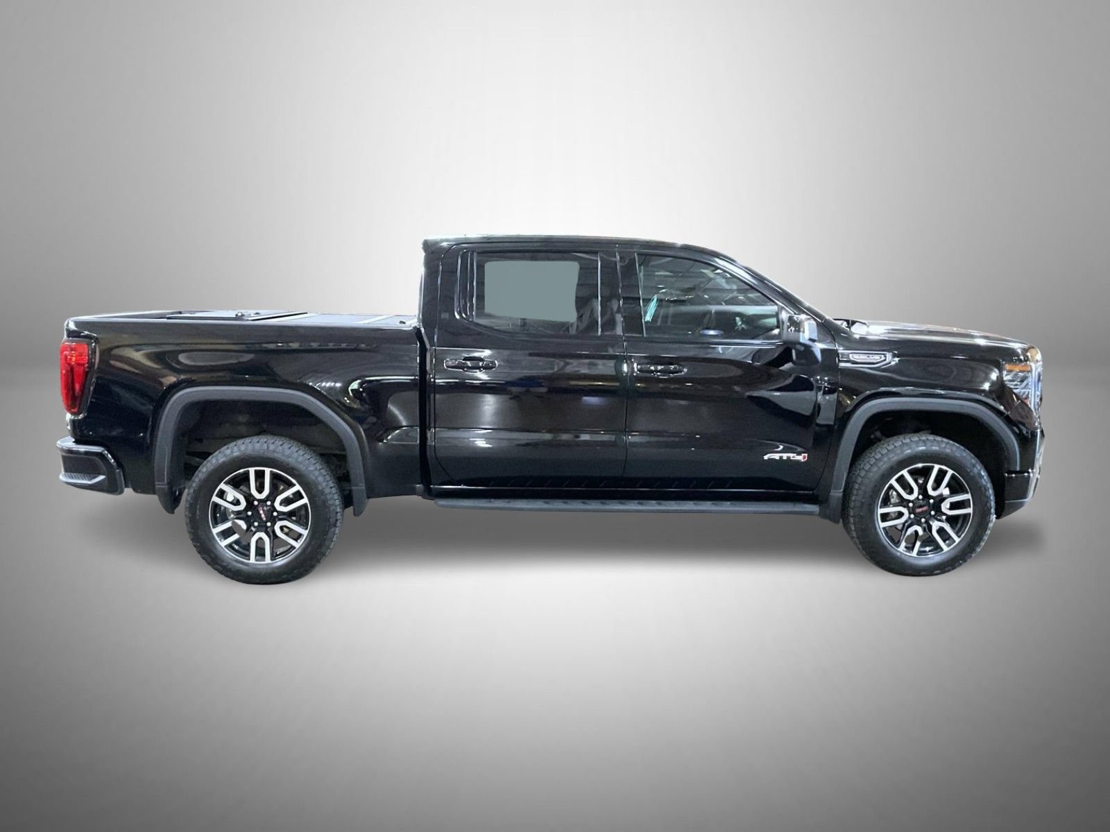 Certified 2024 GMC Sierra 1500 AT4 w/ Technology Package AWD/4WD image 4
