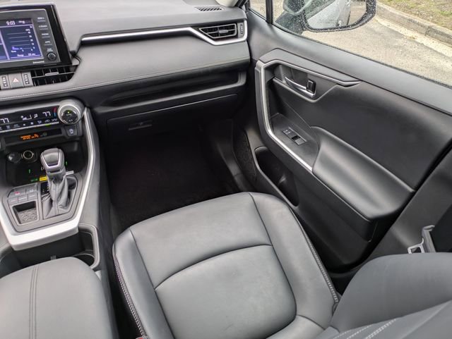Used 2022 Toyota RAV4 XLE Premium image 17