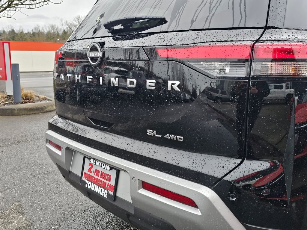 New 2025 Nissan Pathfinder SL image 10