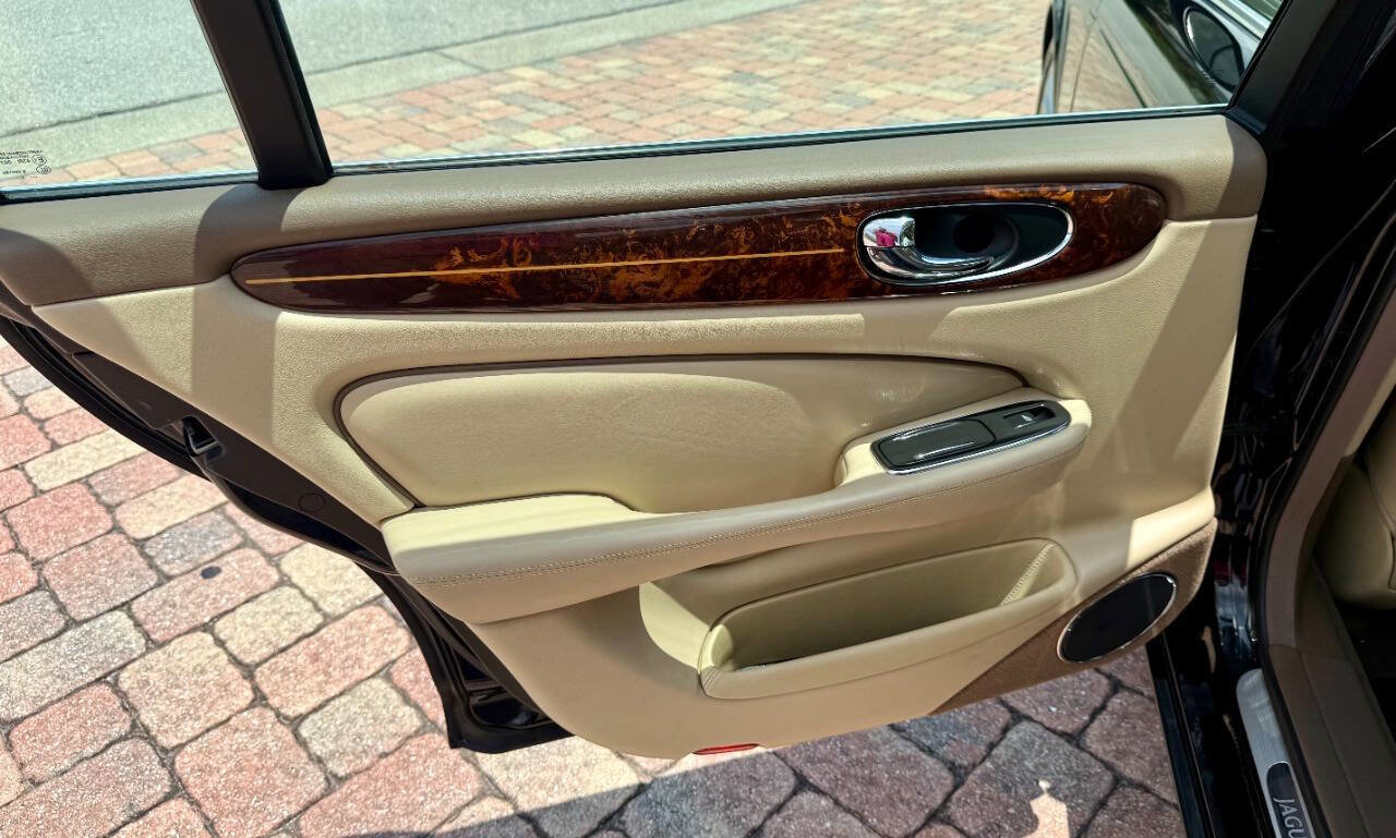 Used 2006 Jaguar XJ Vanden Plas image 22