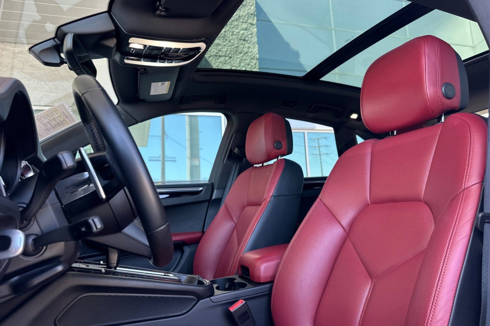 Certified 2023 Porsche Macan S AWD/4WD image 5