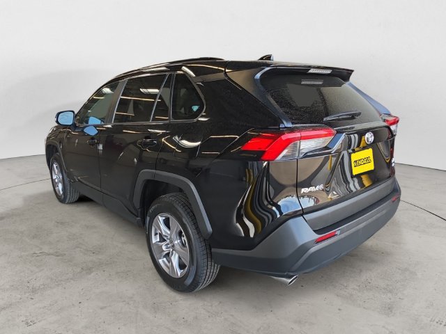 Used 2025 Toyota RAV4 XLE AWD/4WD image 7