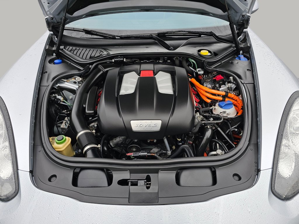 Used 2014 Porsche Panamera S image 25