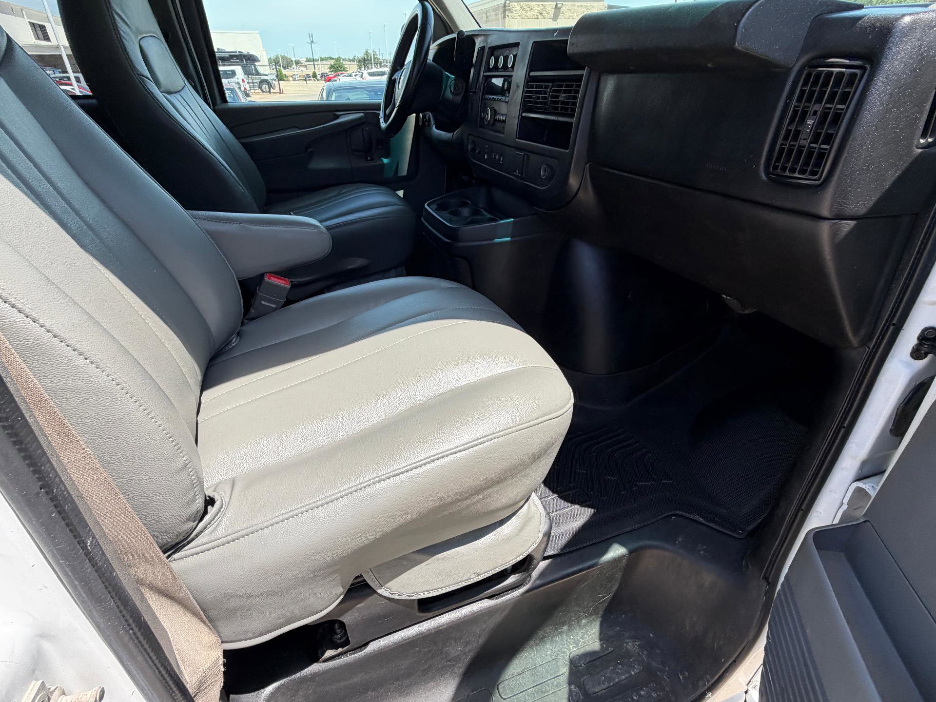 Used 2015 Chevrolet Express 2500 LT w/ LT Preferred Equipment Group RWD image 21