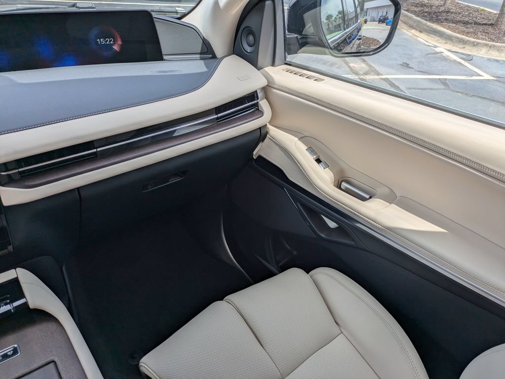 New 2027 Lincoln Navigator Premiere RWD image 18
