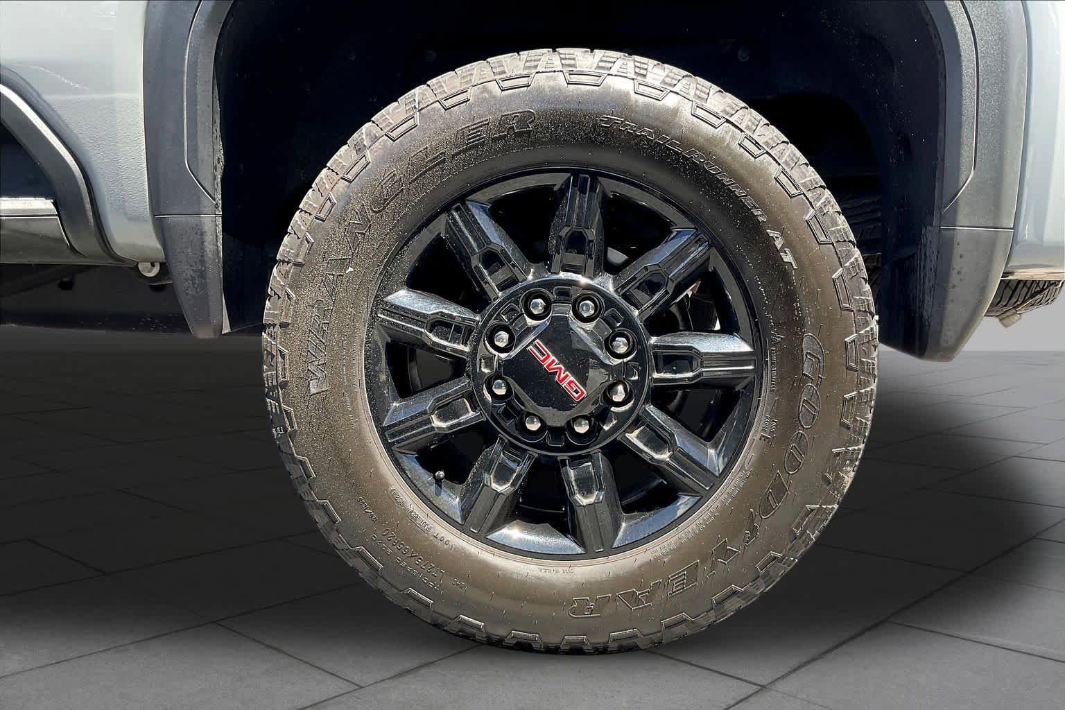 Used 2024 GMC Sierra 2500 AT4 w/ Technology Package AWD/4WD image 16