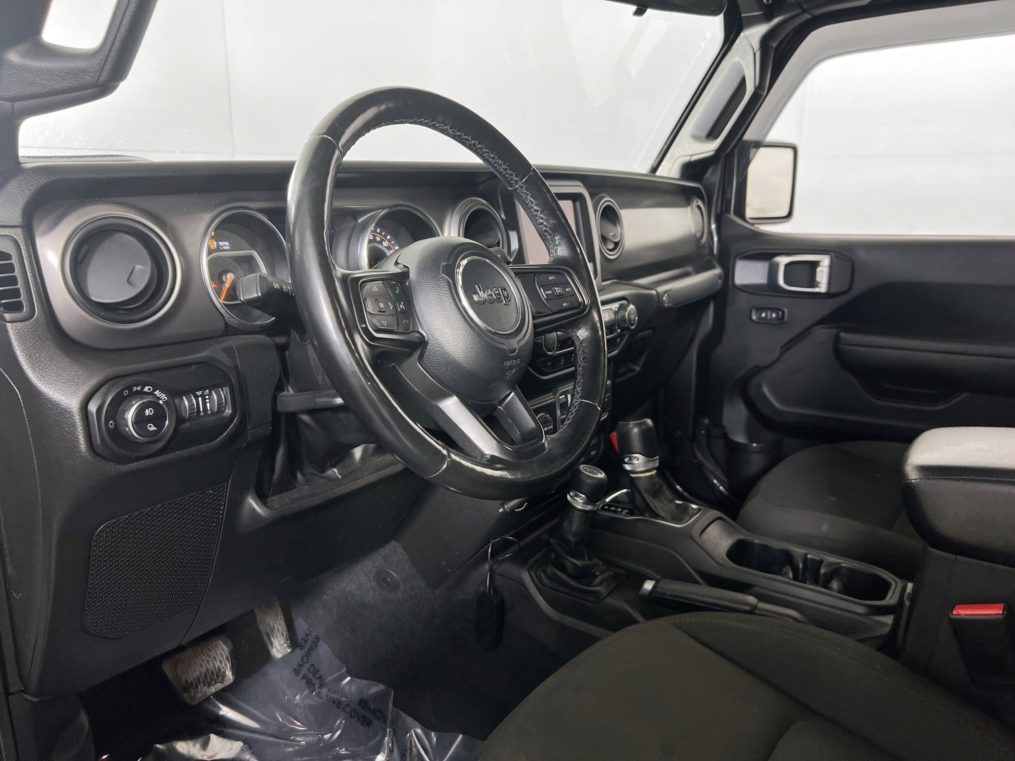 Used 2022 Jeep Gladiator Sport image 9