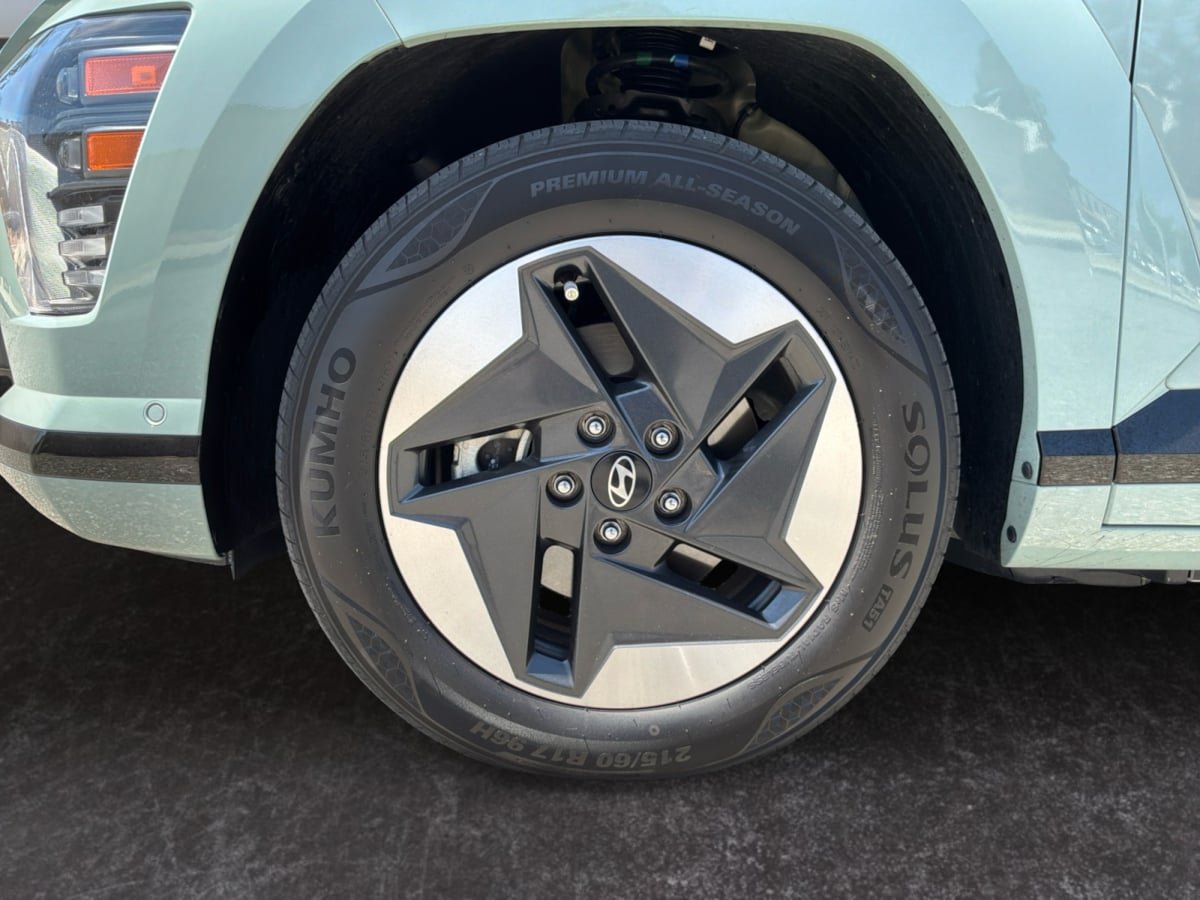 Used 2024 Hyundai Kona Limited FWD image 9