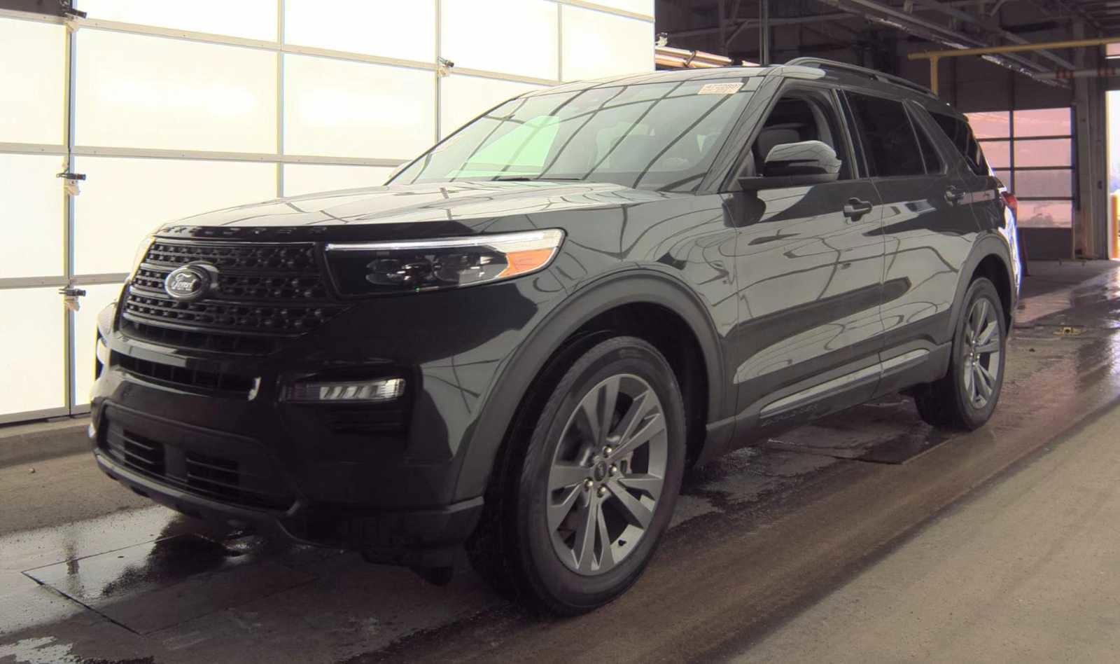 Used 2023 Ford Explorer XLT w/ Equipment Group 202A image 2