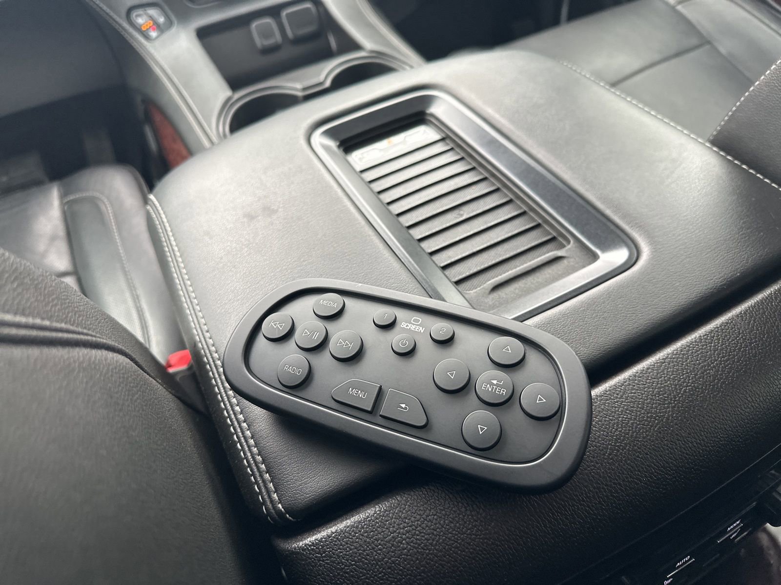 Used 2017 GMC Yukon SLT w/ Open Road Package image 32