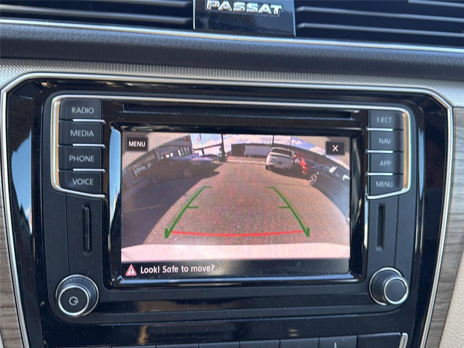 Used 2018 Volkswagen Passat 2.0T SEL Premium FWD image 23