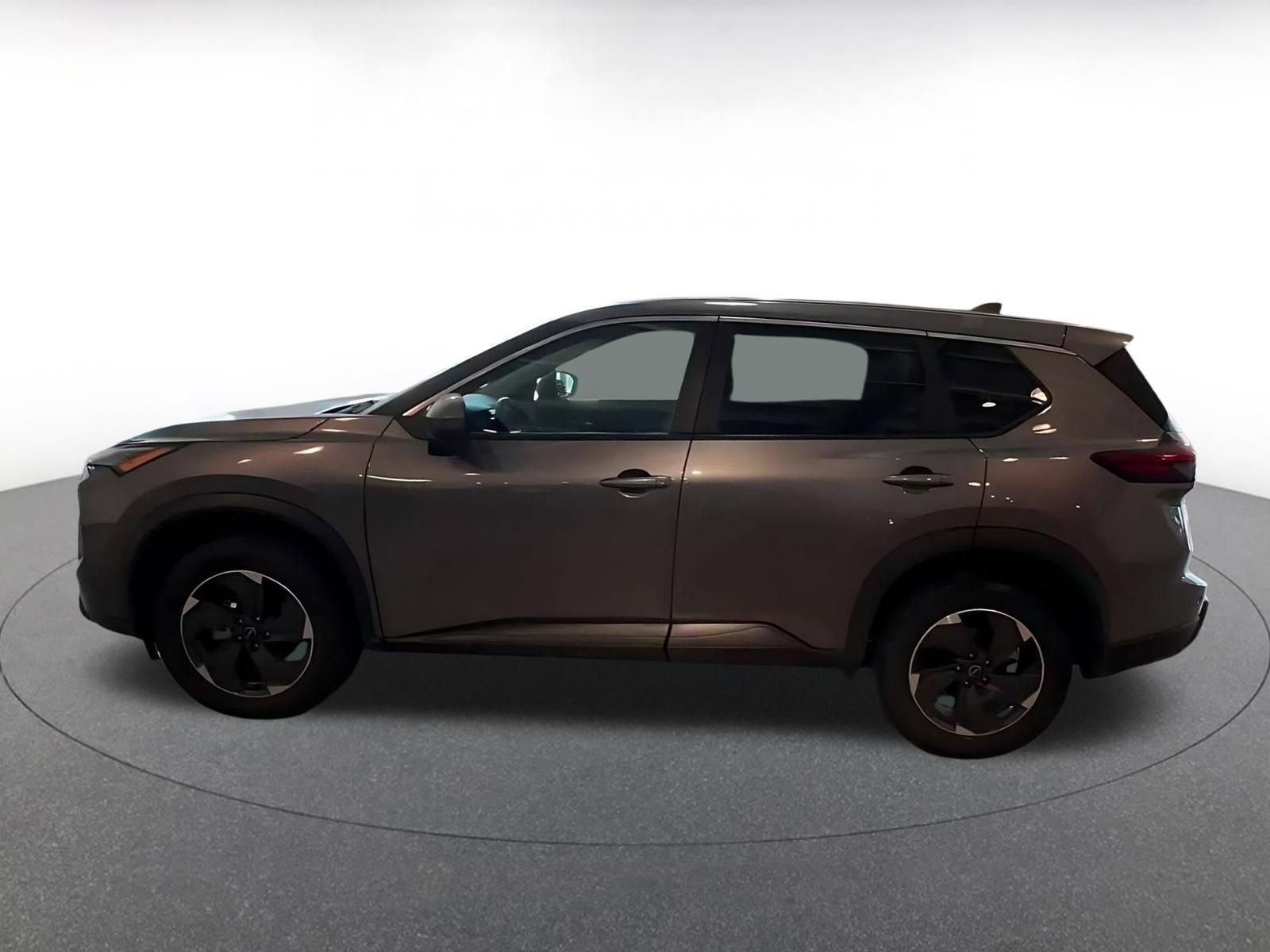 Used 2025 Nissan Rogue SV FWD image 9