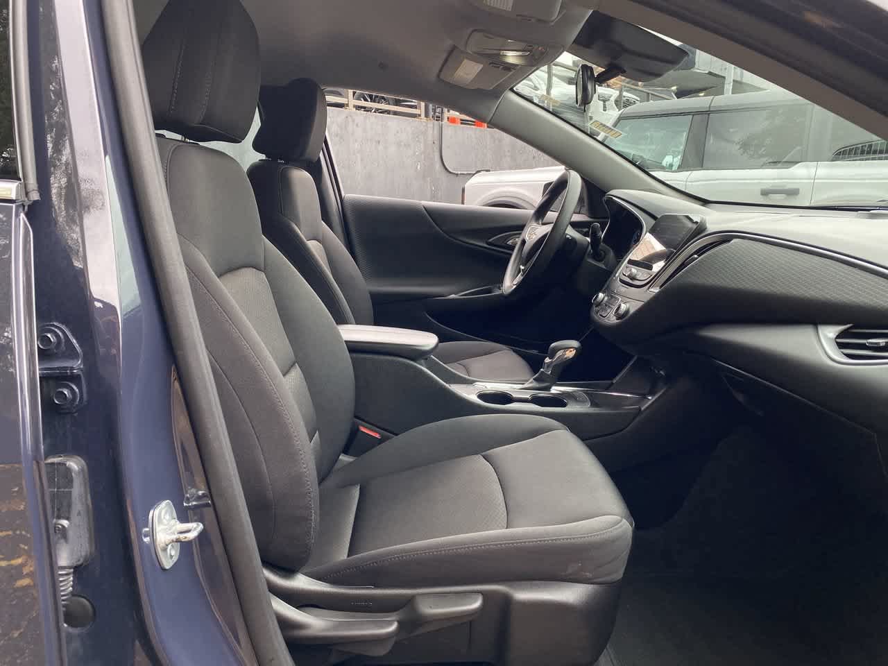 Used 2025 Chevrolet Malibu LT FWD image 18