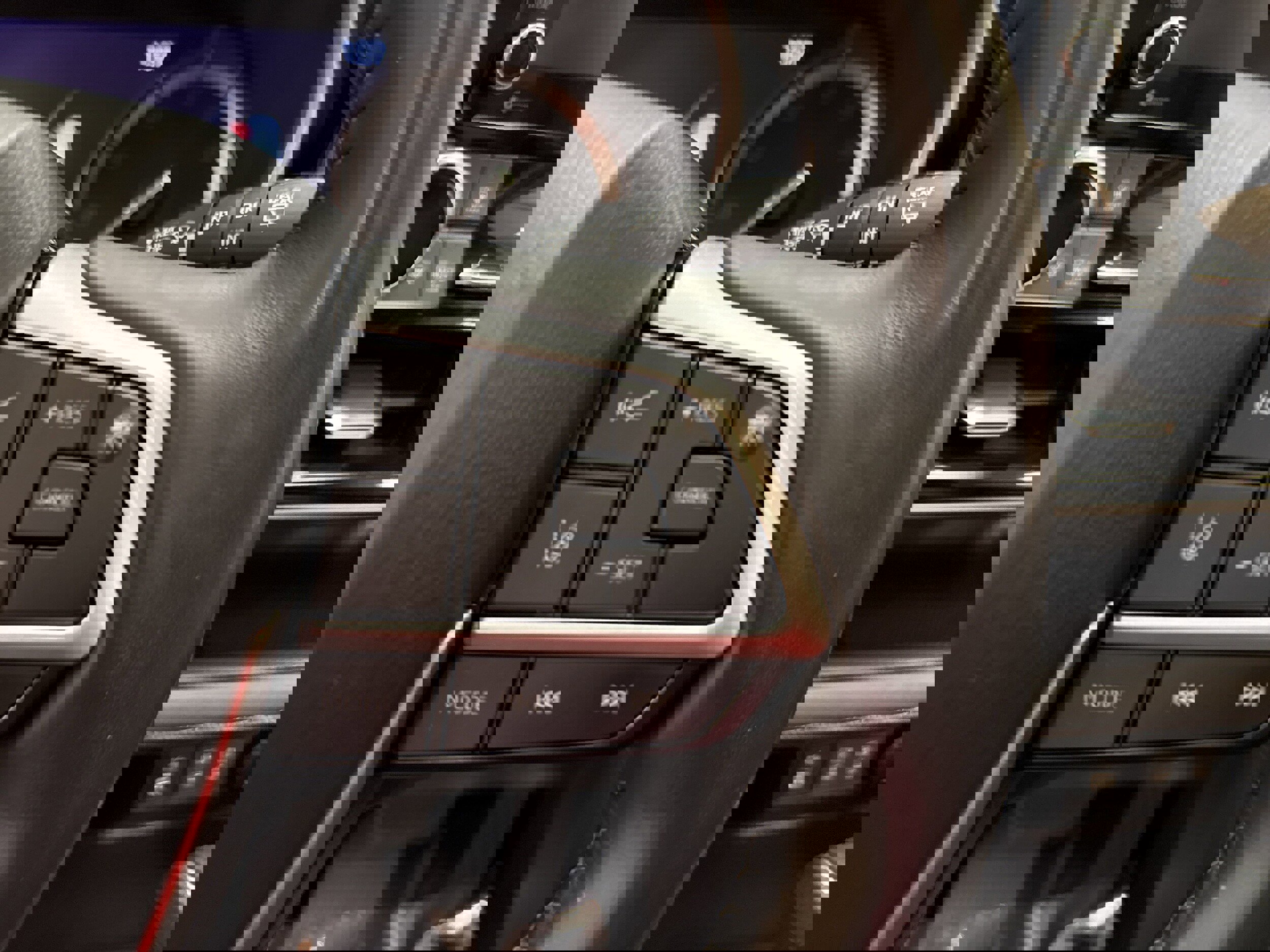 Used 2022 Toyota Highlander XLE image 32