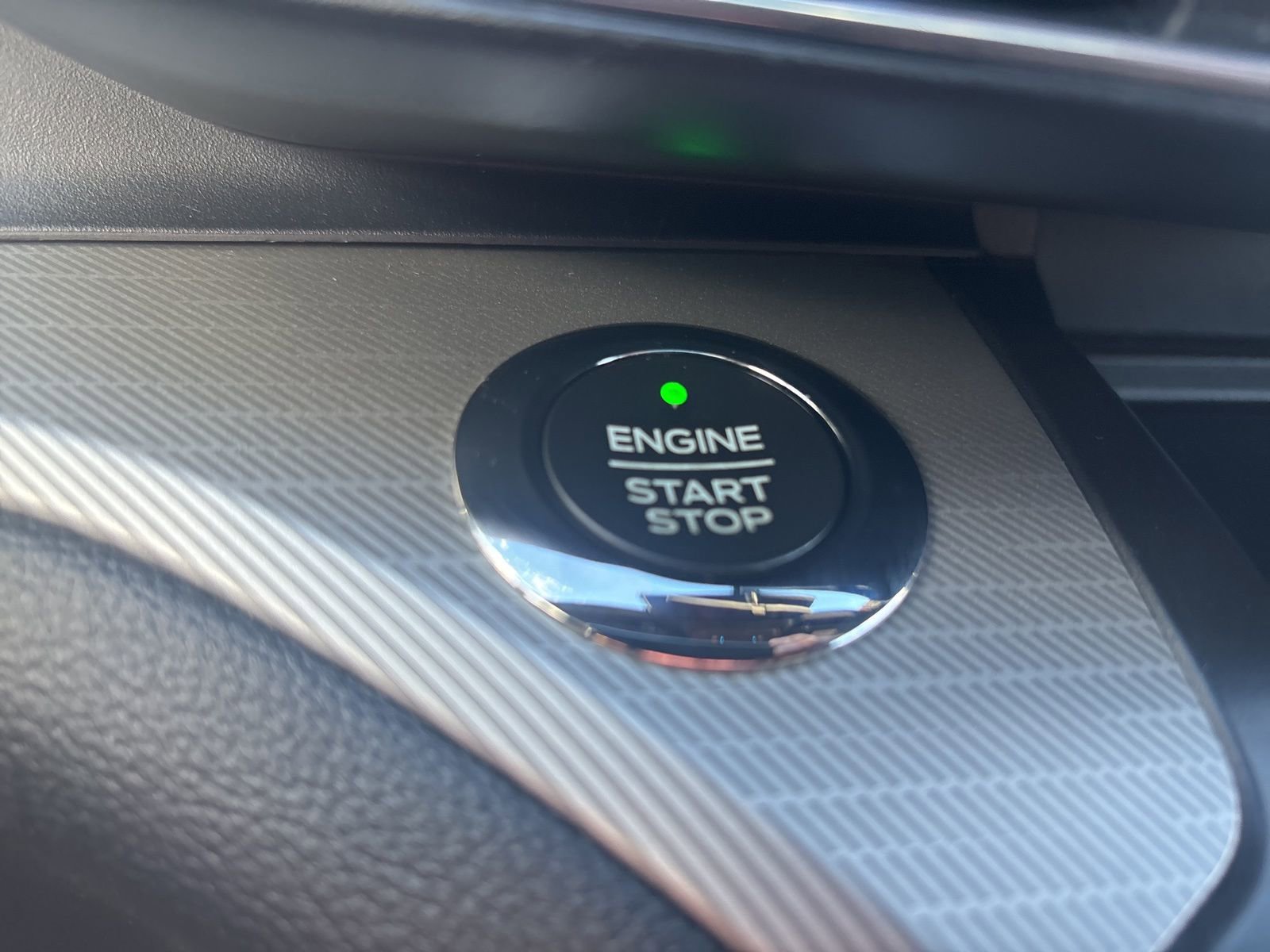 Used 2020 Ford Explorer XLT w/ Equipment Group 202A image 15