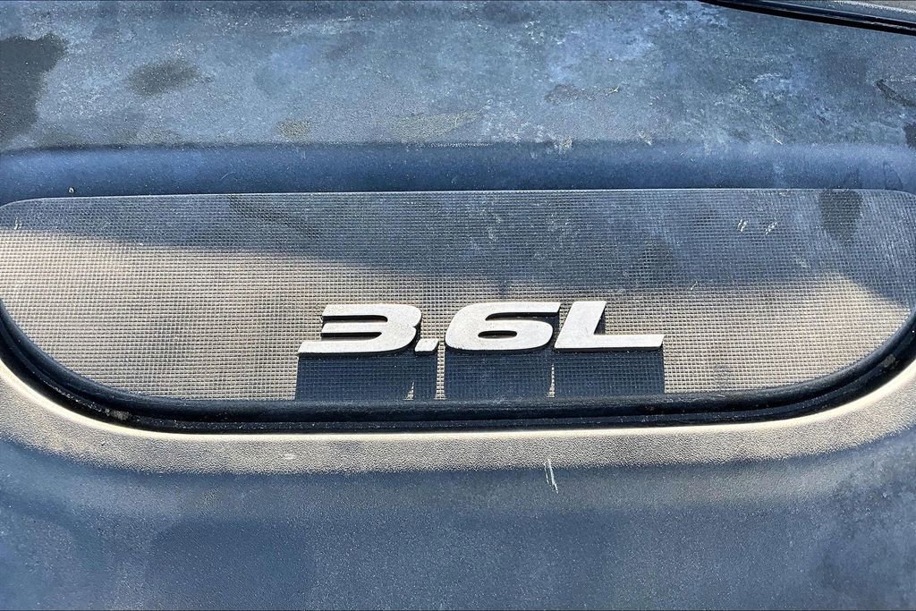 Used 2018 Chrysler Pacifica Touring-L image 32