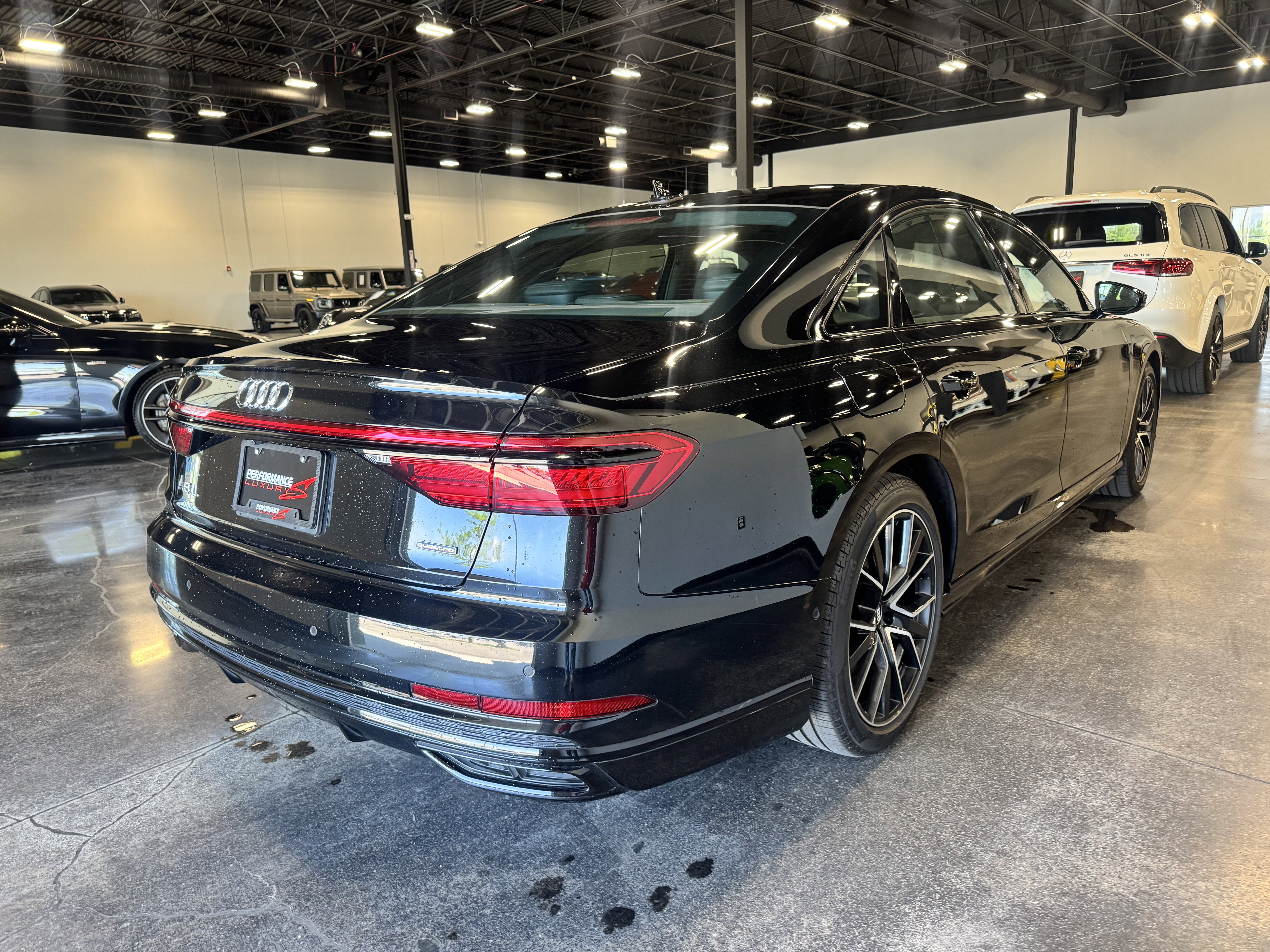 Used 2020 Audi A8 L 4.0T image 3