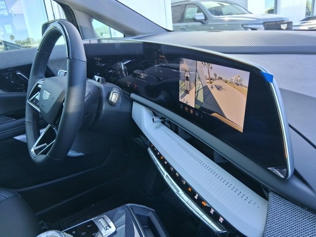 New 2026 Cadillac Optiq Luxury 1 image 15
