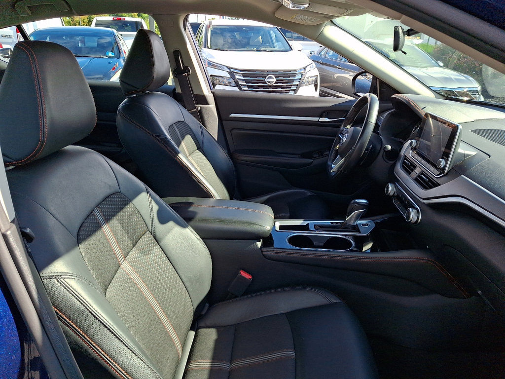 Used 2024 Nissan Altima 2.5 SR FWD image 12