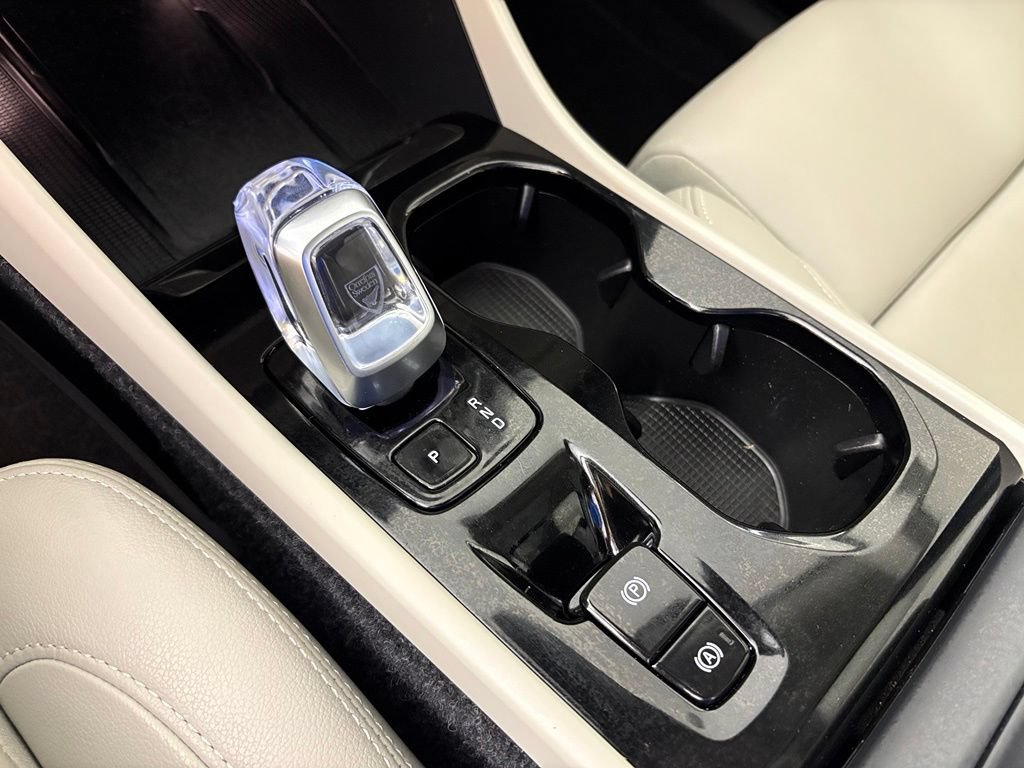 Used 2026 Volvo XC40 B5 Plus AWD/4WD image 29