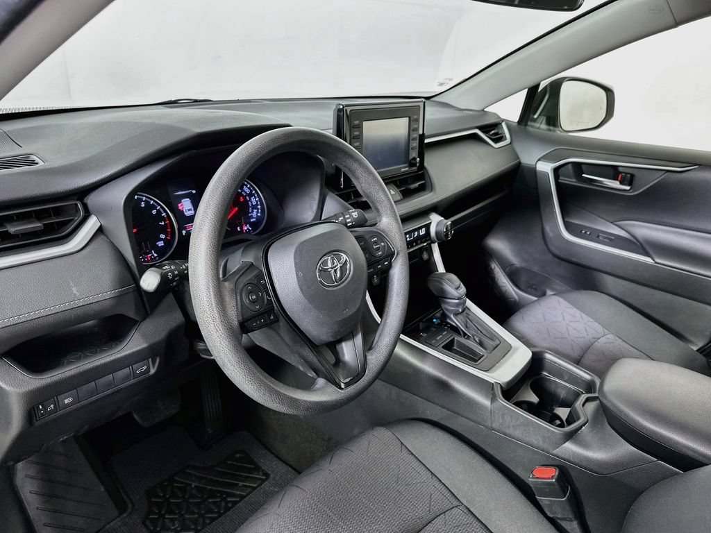 Used 2021 Toyota RAV4 XLE w/ Convenience Package FWD image 10