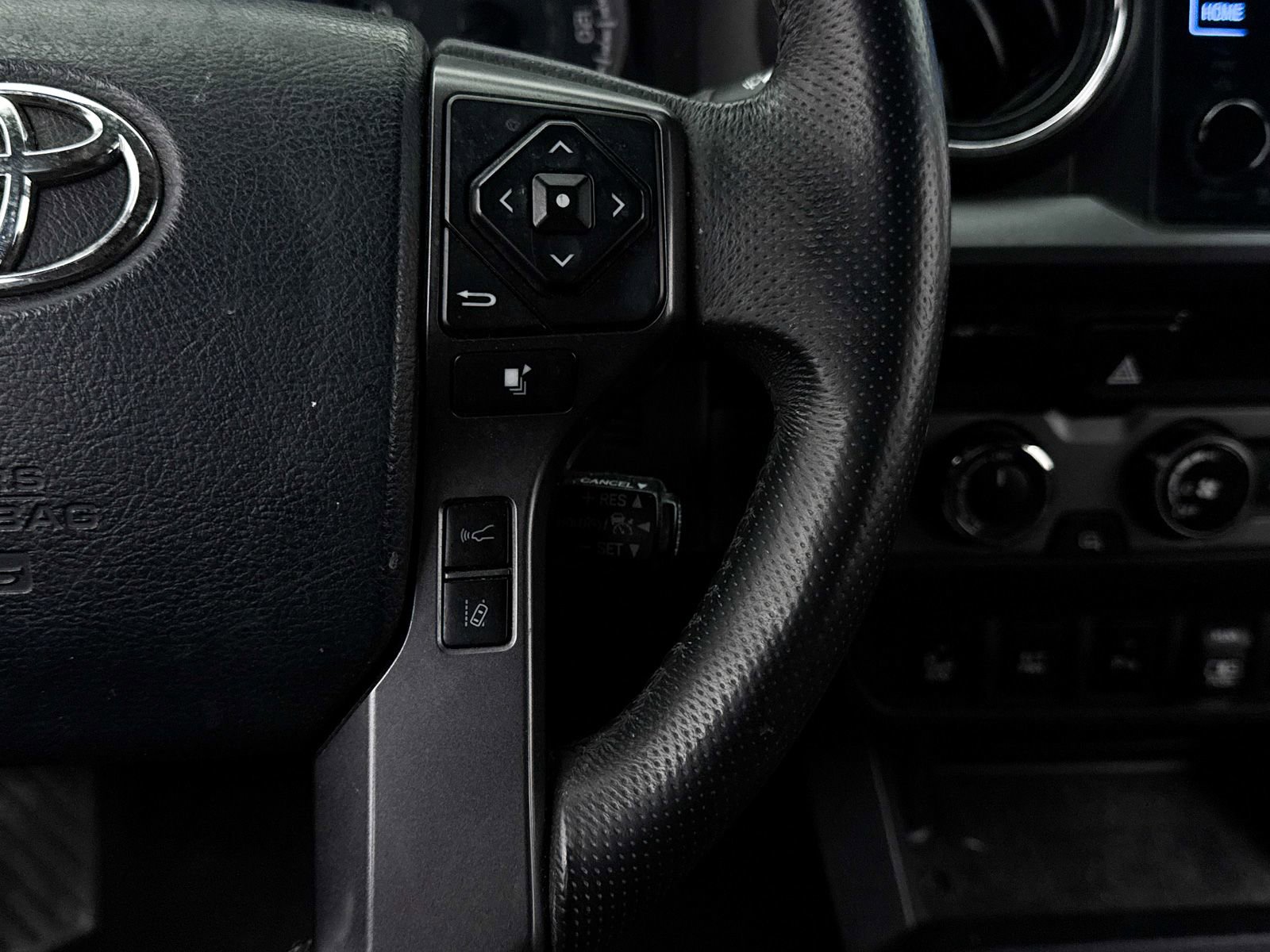 Used 2018 Toyota Tacoma TRD Sport w/ Technology Package AWD/4WD image 24
