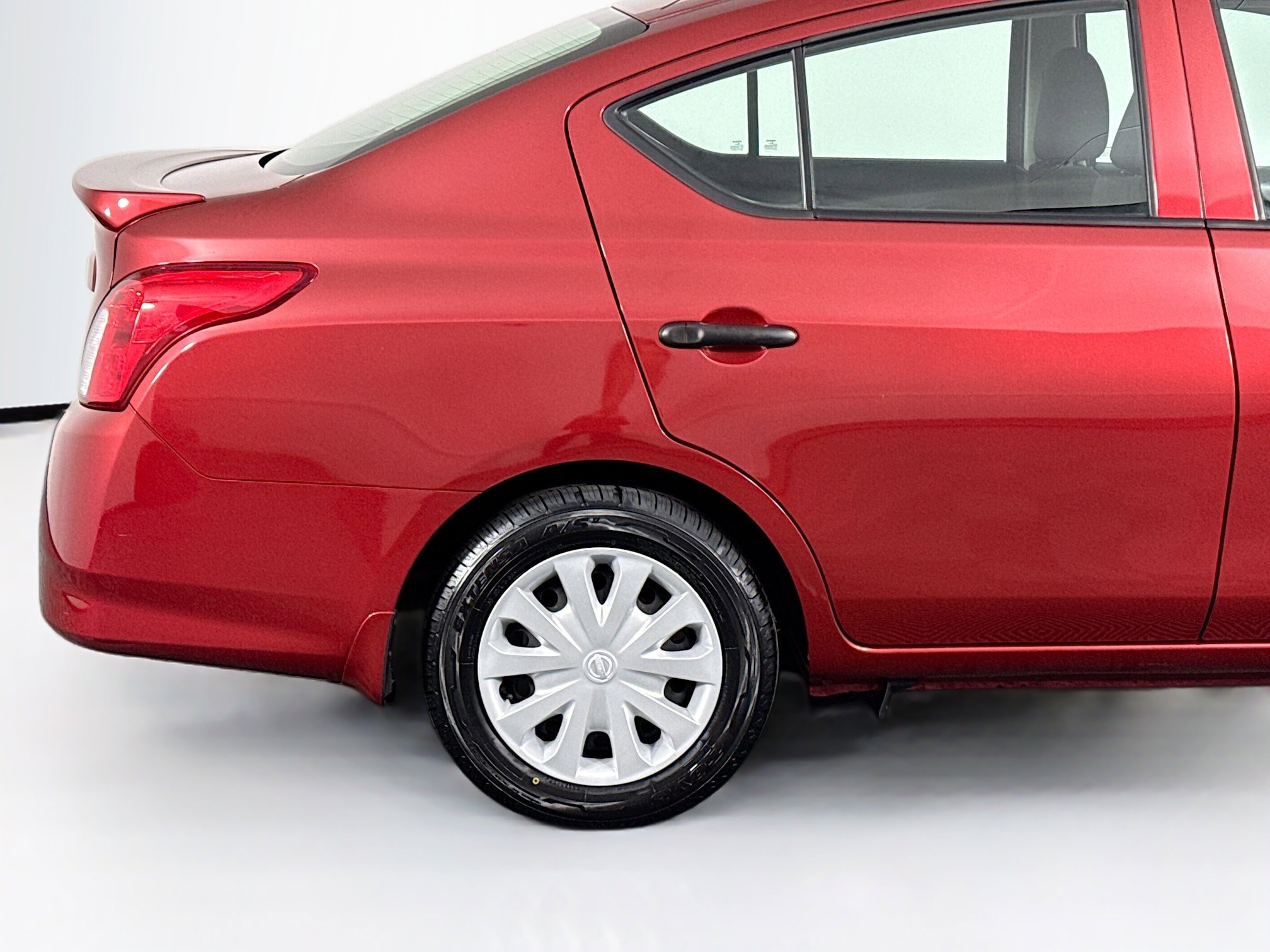 Used 2019 Nissan Versa S Plus image 38