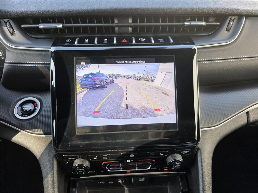 Used 2024 Jeep Grand Cherokee L Laredo image 24