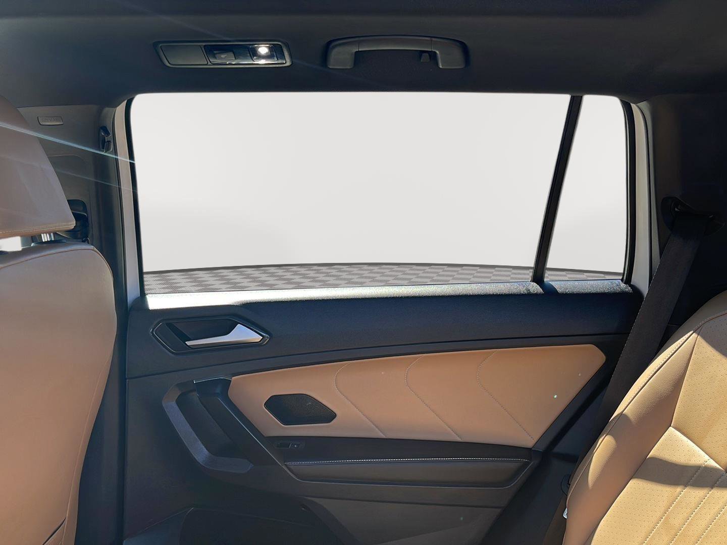 Used 2024 Volkswagen Tiguan SE w/ Panoramic Sunroof Package AWD/4WD image 9