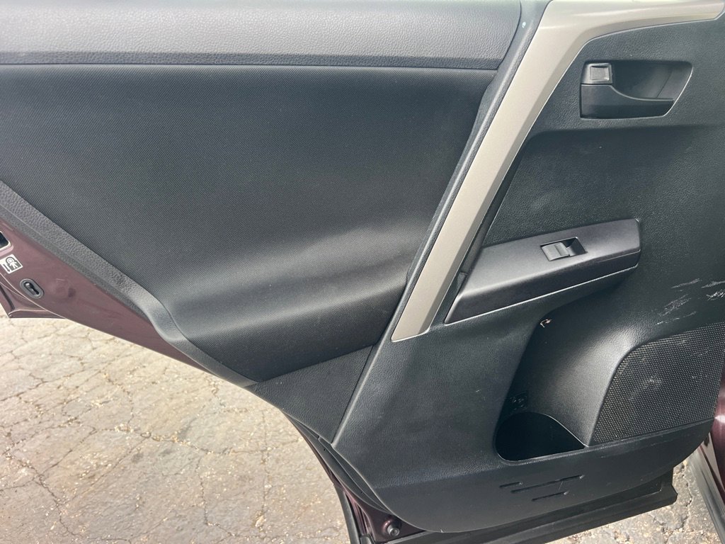 Used 2018 Toyota RAV4 LE image 12