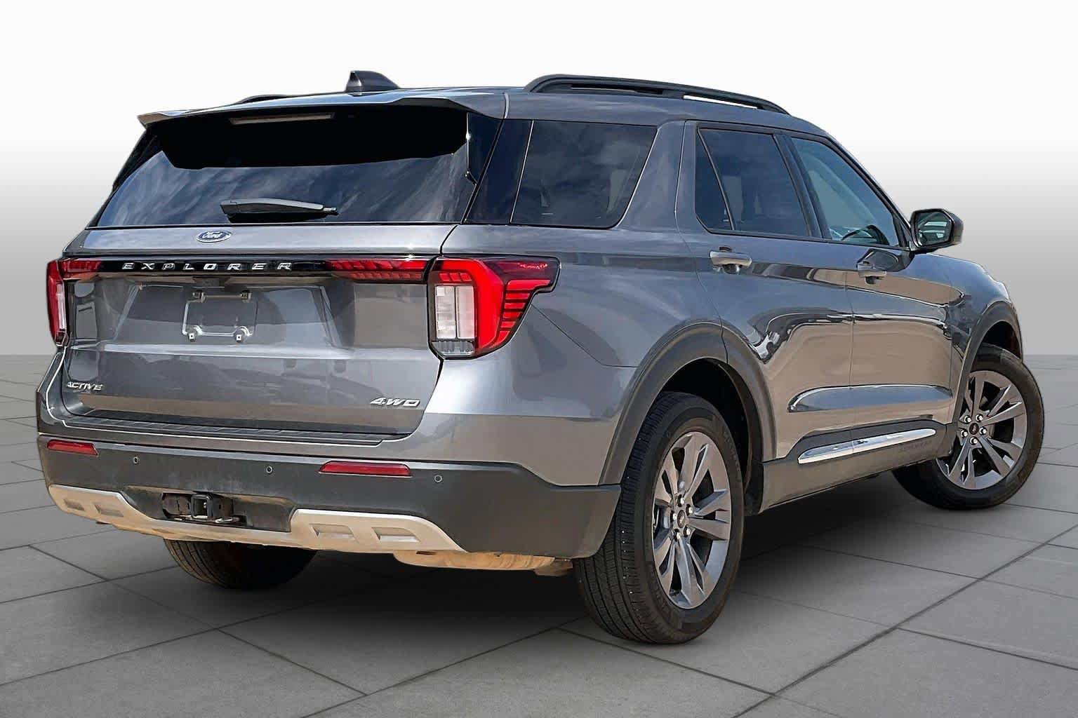 Used 2025 Ford Explorer Active w/ Active Comfort Package AWD/4WD image 13